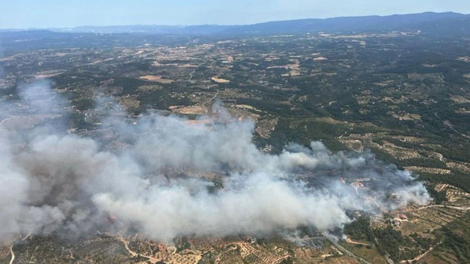 Imatge aèria de l'incendi de vegetació de Cervià de les Garrigues