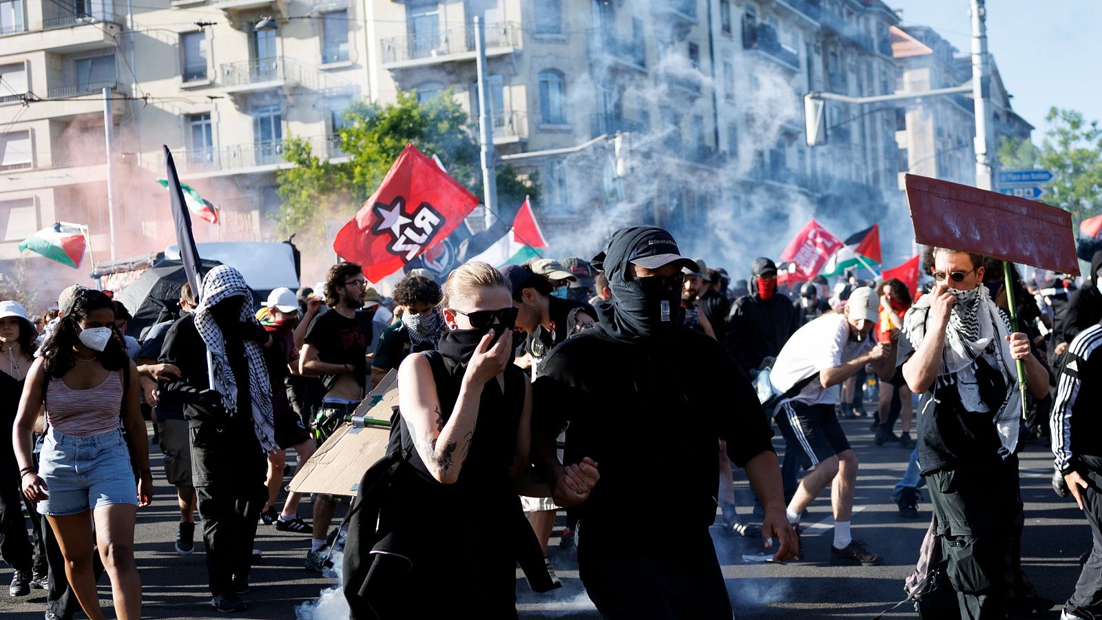 Una manifestación en Ginebra contra el G7 degenera en disturbios y enfrentamientos con la Policía