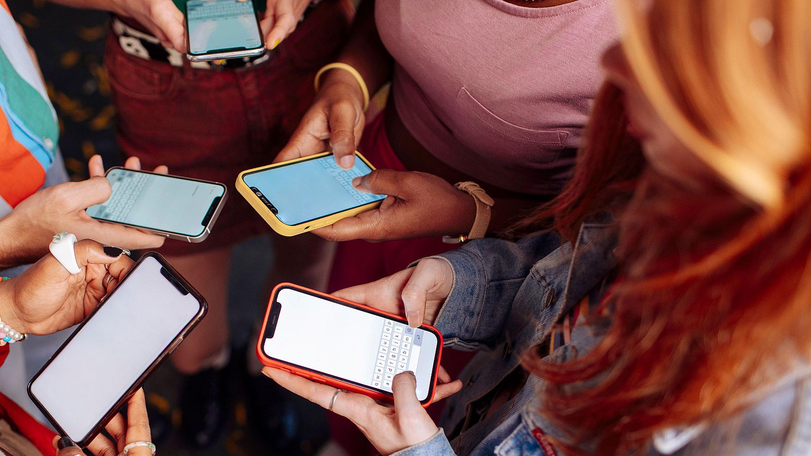 El Reino Unido prohibirá el uso de las redes sociales a los menores de 16 años.
