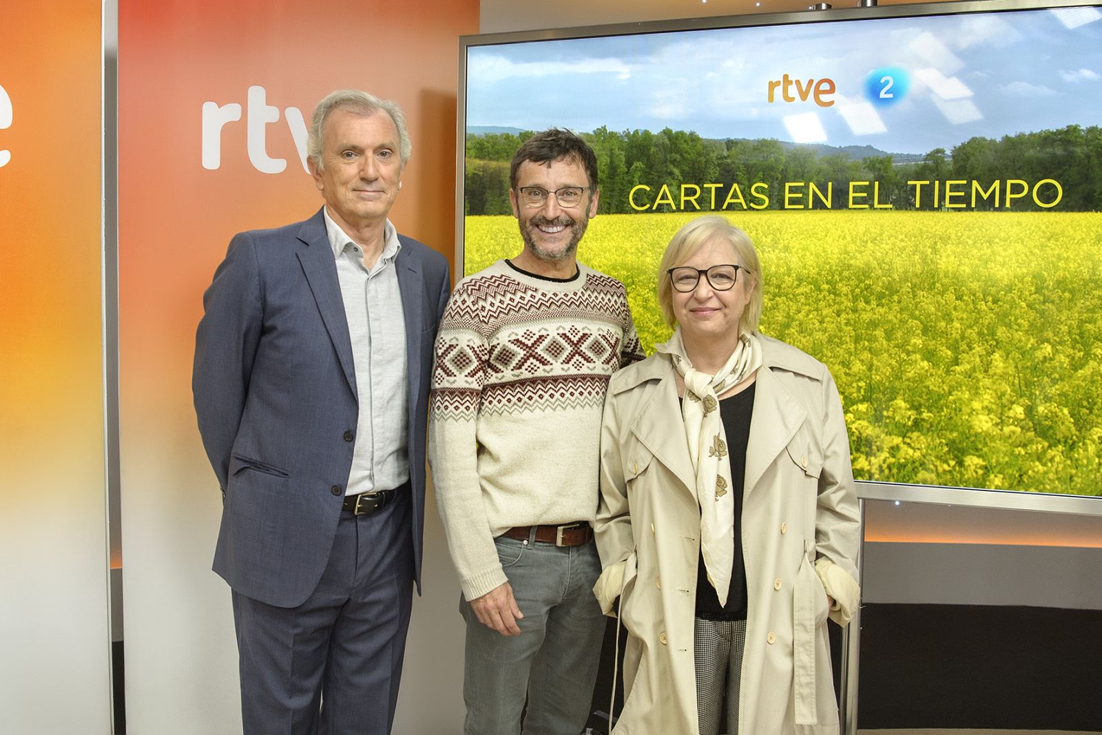 Antonio Valero, Carlos Chamarro y Francesca Piñón, en la presentación de 'Cartas en el tiempo'
