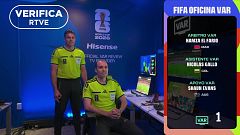 El polémico gesto del árbitro australiano en el Mundial: Shaun Evans niega la intención supremacista y la FIFA no le sanciona