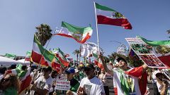 La diáspora iraní en EE.UU. protesta contra el régimen y reniega de su selección: "No es el equipo del pueblo"