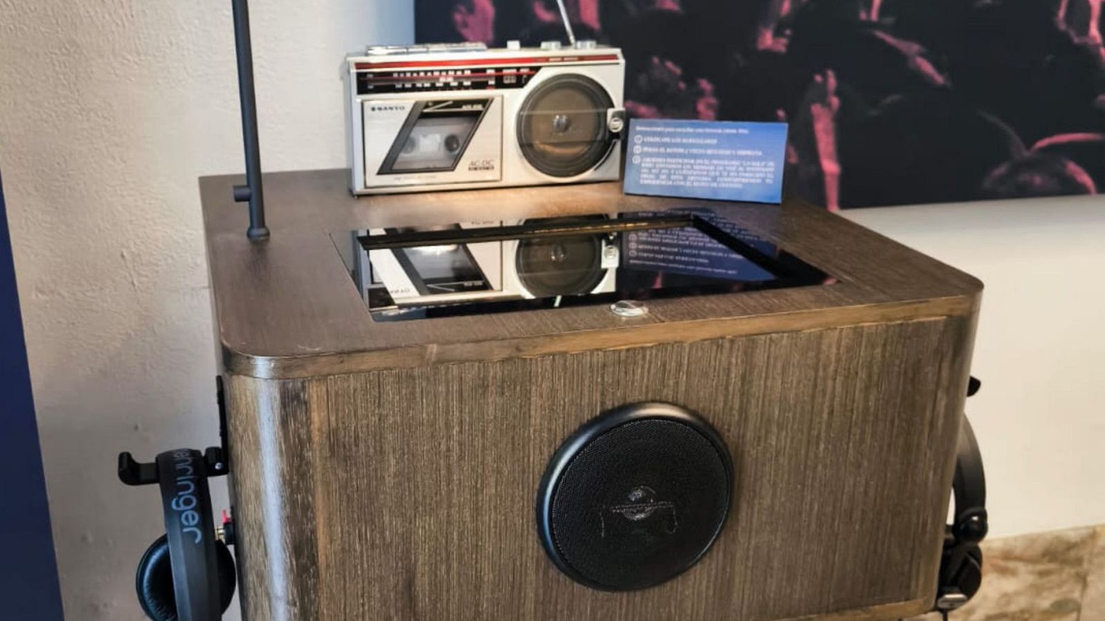 Radiocápsula instalada en el teatro Gayarre de Pamplona.