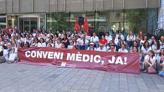 Els metges fan l'última vaga abans de l'estiu mentre creix la protesta a no treballar hores extres
