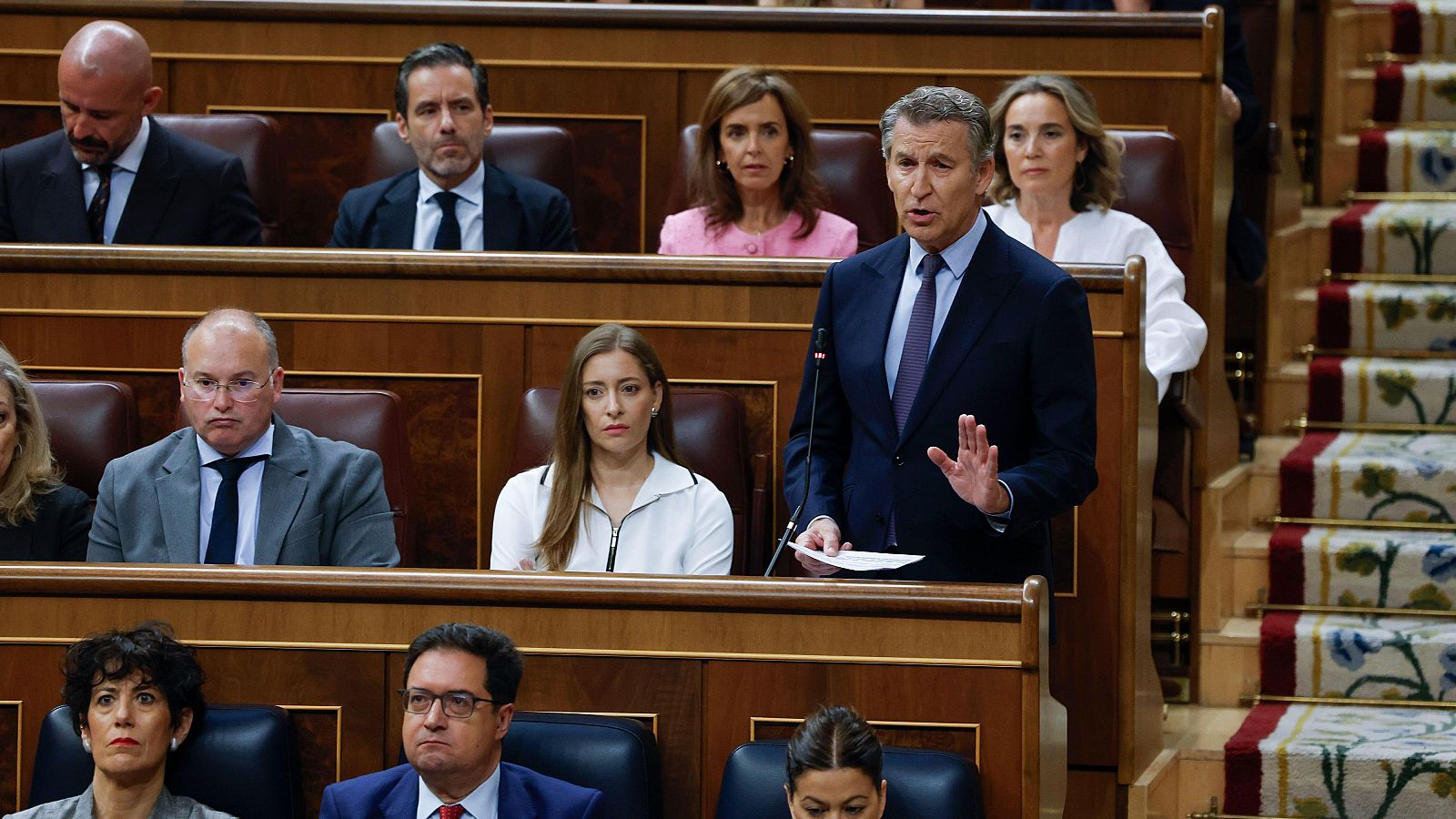 El líder del Partido Popular, Alberto Núñez Feijóo, interviene durante la sesión de control al Gobierno.
