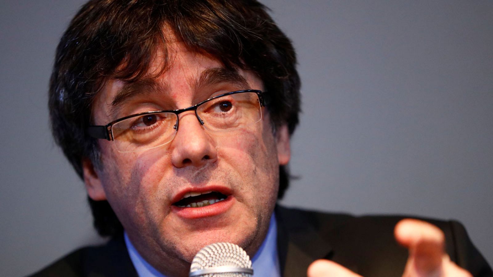 El expresidente asegura que el internauta le "insultó, vejó y humilló gravemente" a través de las redes sociales