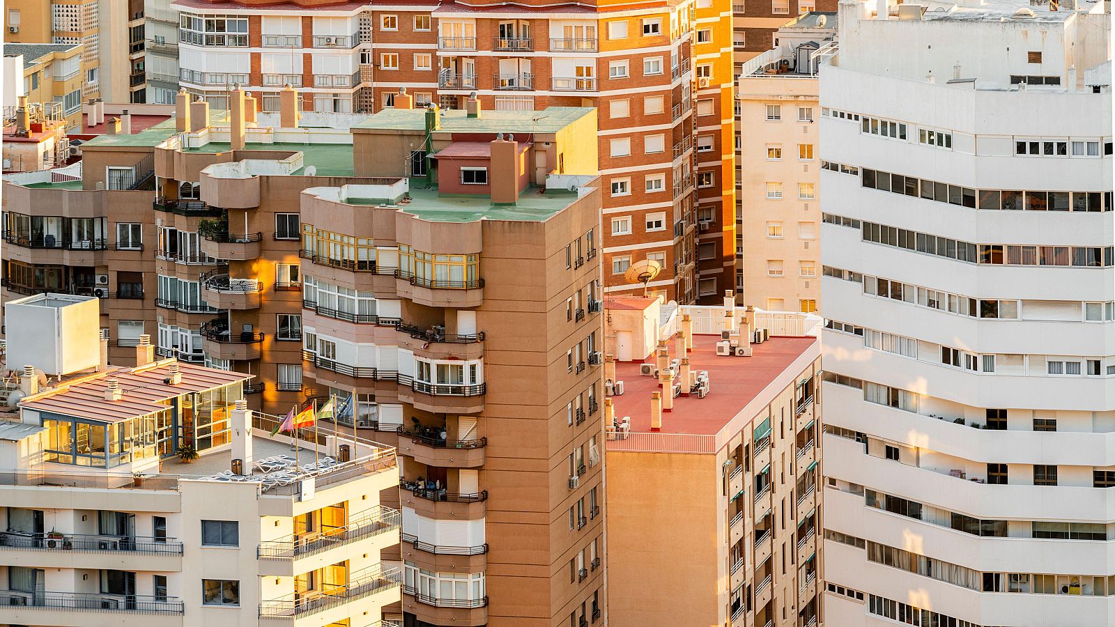 El mercado de la vivienda se frena: las compraventas caen un 1,8% en abril y encadenan cuatro meses de caídas
