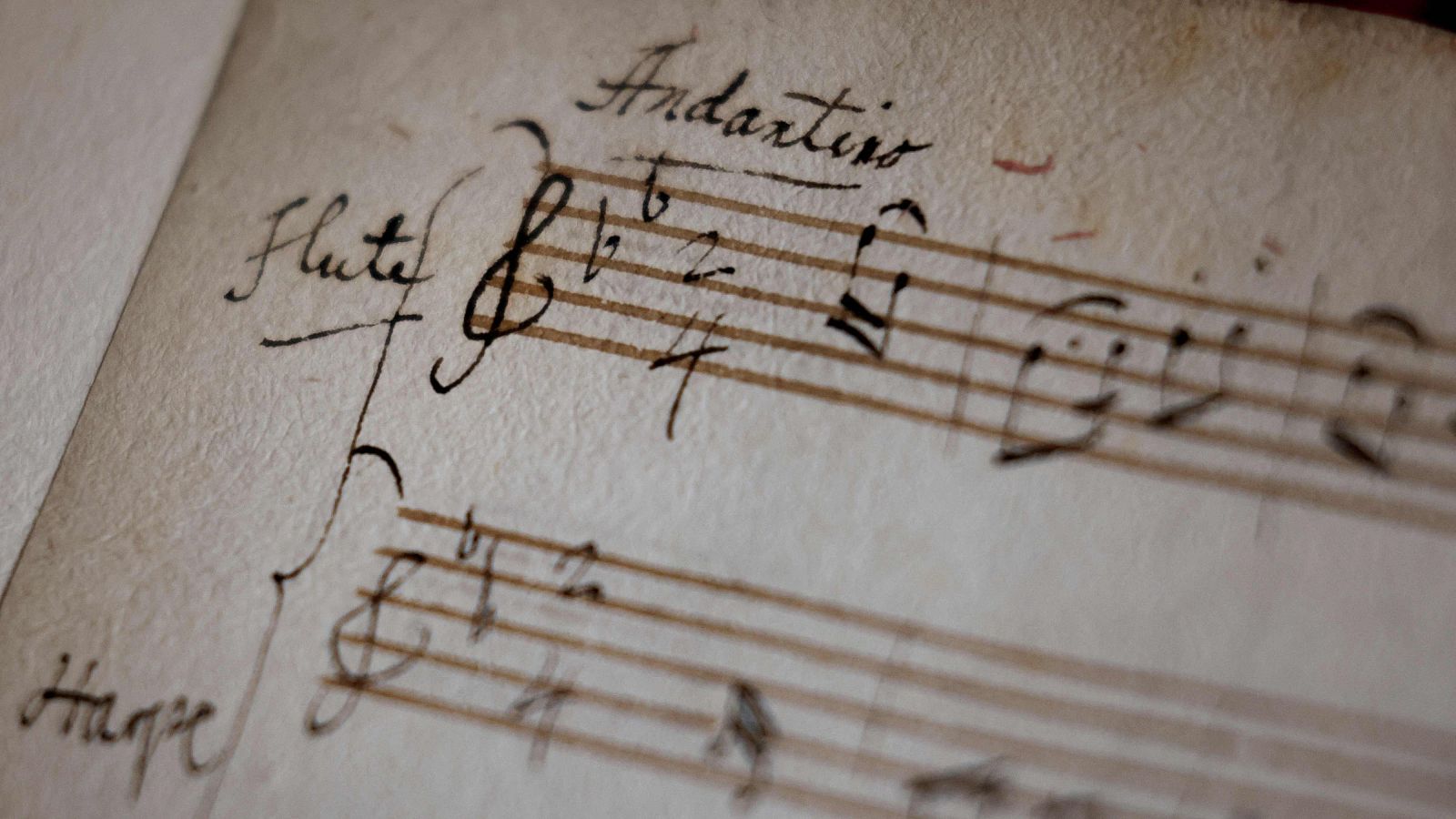 Fragmento original del cuaderno de música Mozart hallado en en la Biblioteca Nacional de Francia.