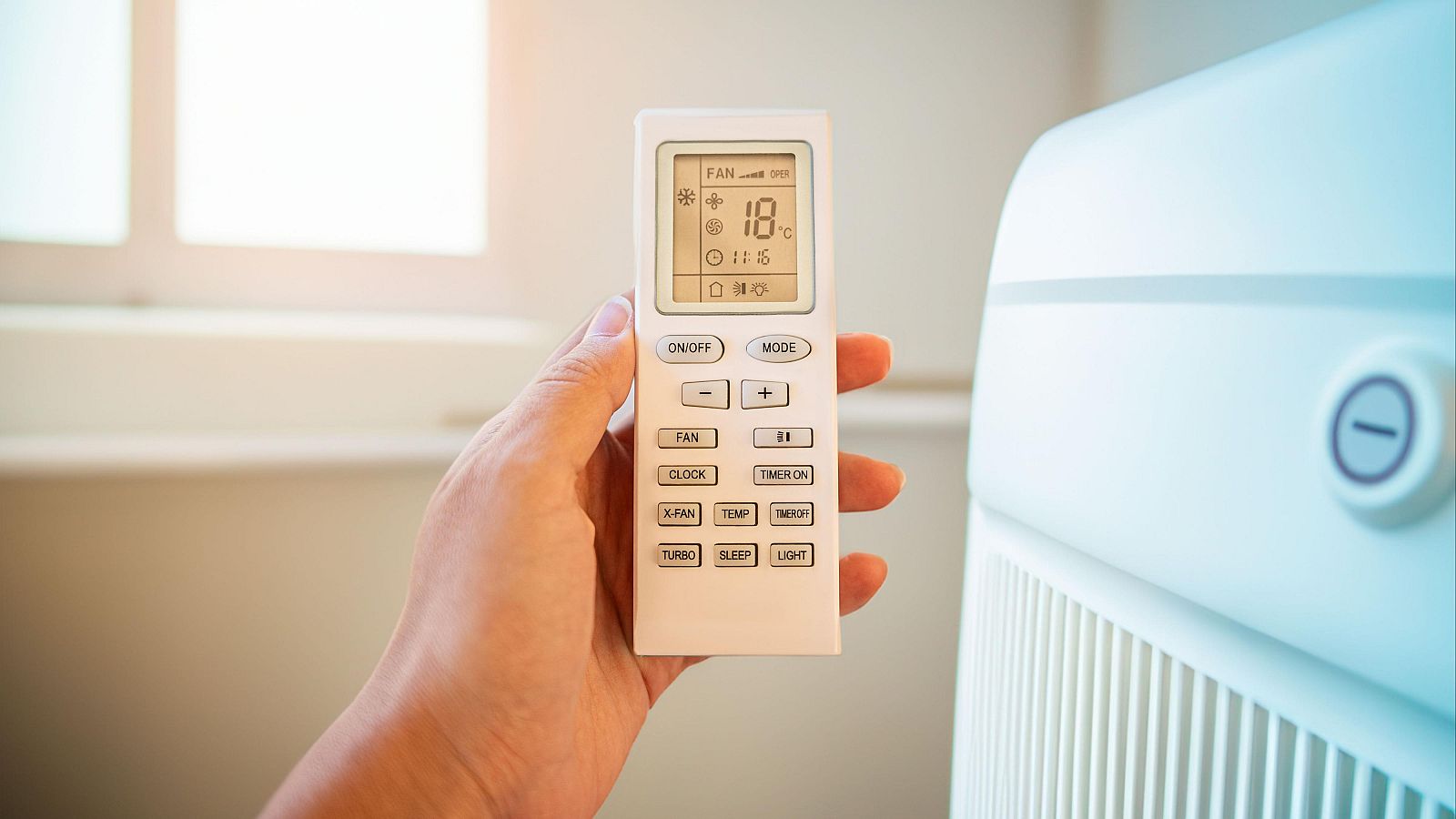 El precio de la luz toca máximos desde marzo en plena ola de calor y con los aires acondicionados en marcha