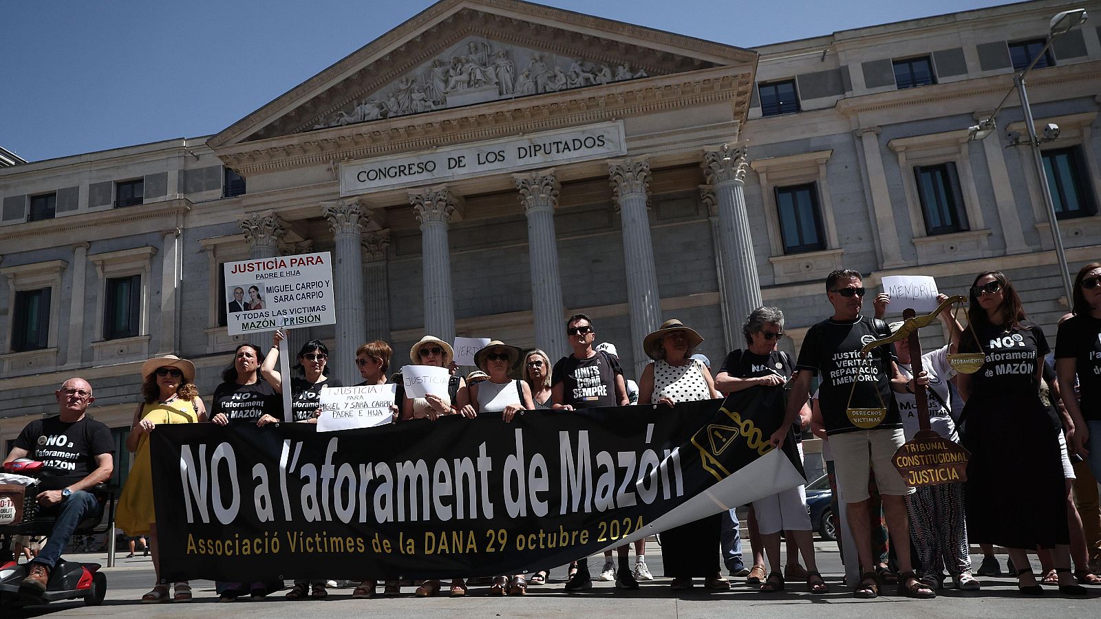Asociaciones de víctimas de la dana piden el fin del aforamiento de Mazón ante el Congreso