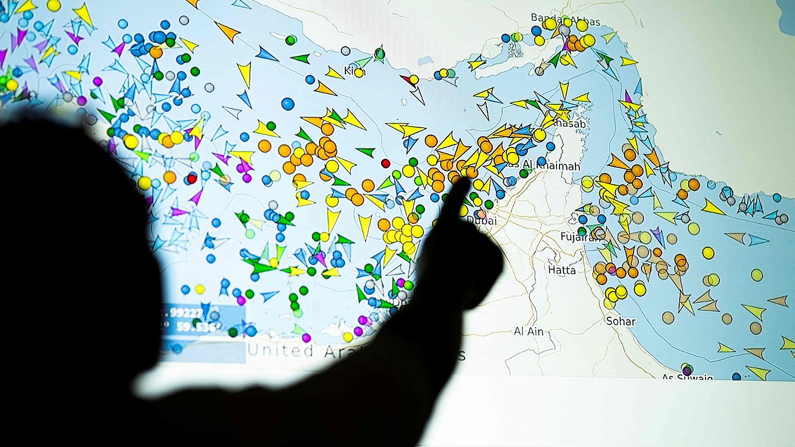 Un millar de barcos valorados en 125.000 millones de dólares y con cerca de 20.000 marineros siguen atrapados en Ormuz