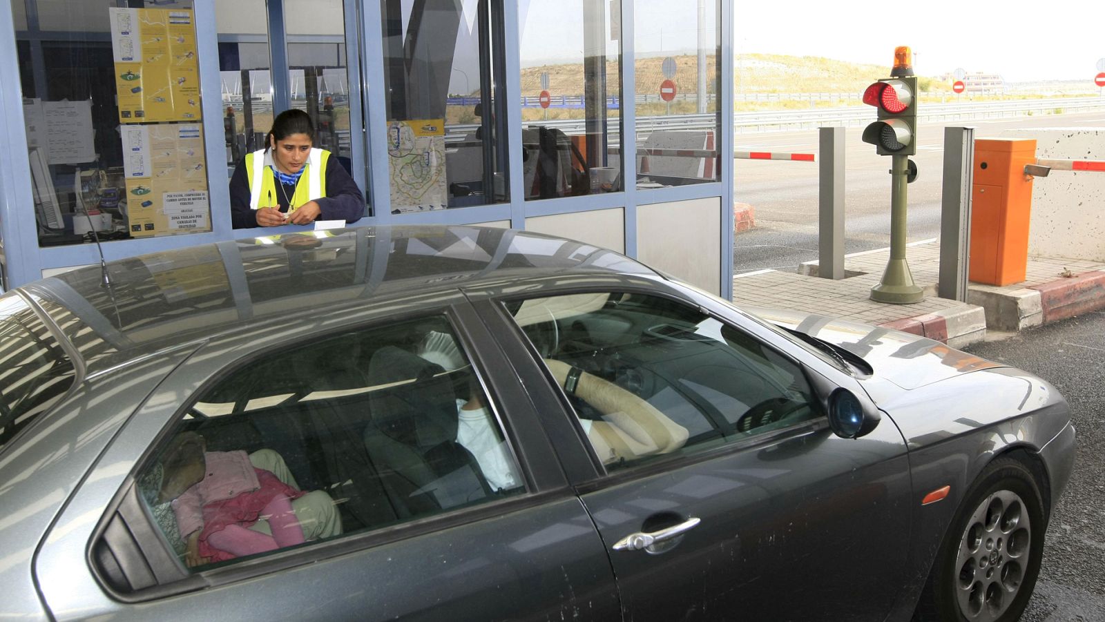 Peaje de la carretera de acceso a la terminal T-4 del aeropuerto de Barajas