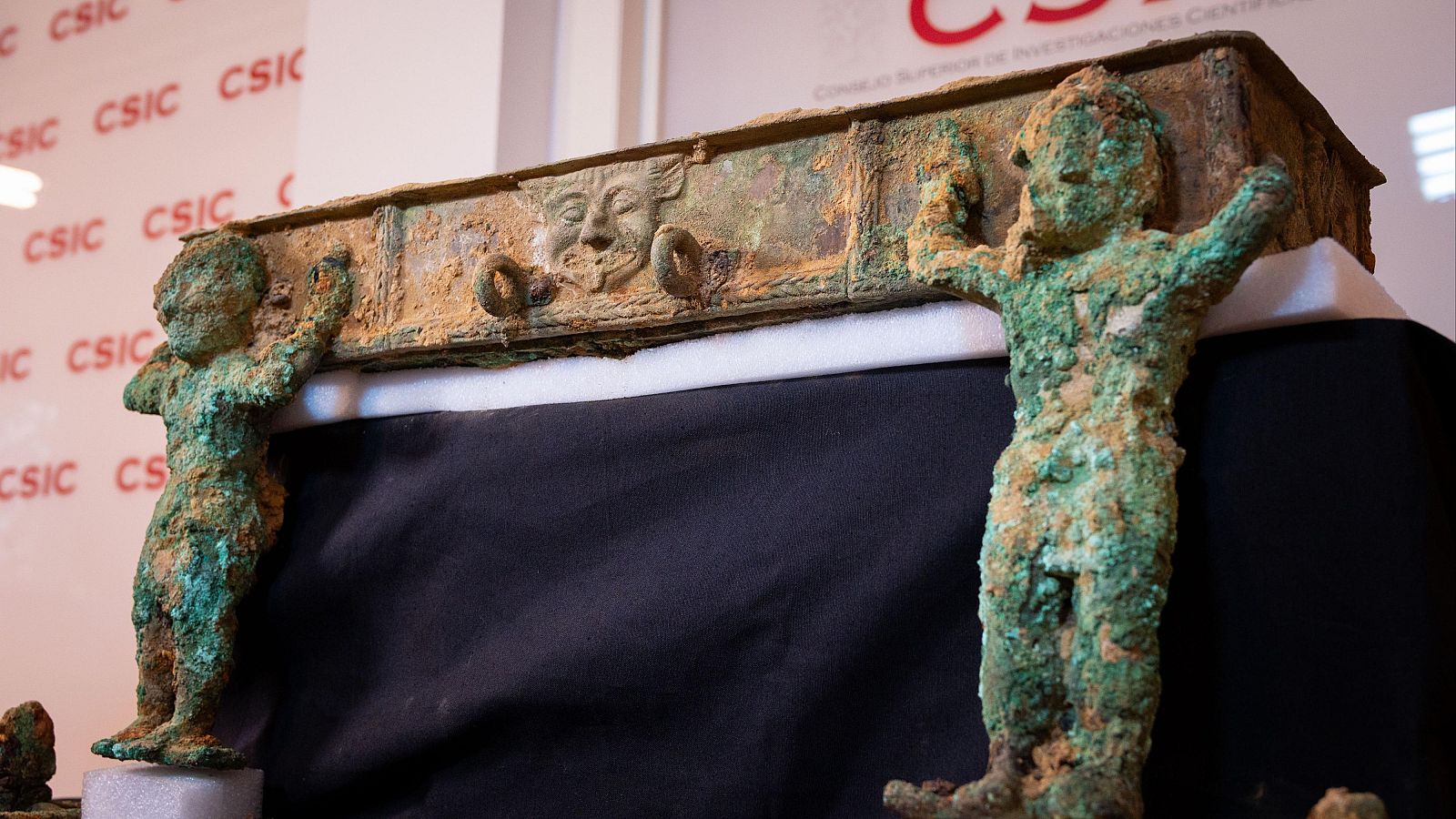 El hallazgo de un carro de bronce evidencia el poder comercial de Tartesos.