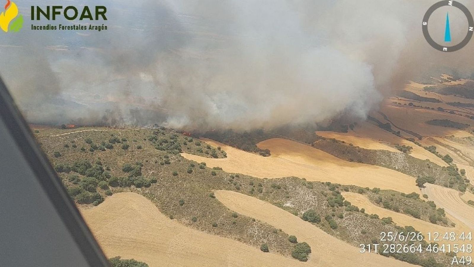 Desalojados dos núcleos urbanos por un incendio forestal en Tamarite, Huesca