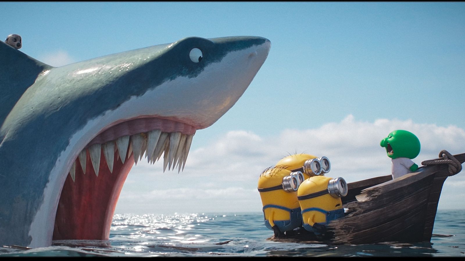 Tensión en mar abierto: un gran tiburón amenaza a un Troll y dos Minions en un bote.