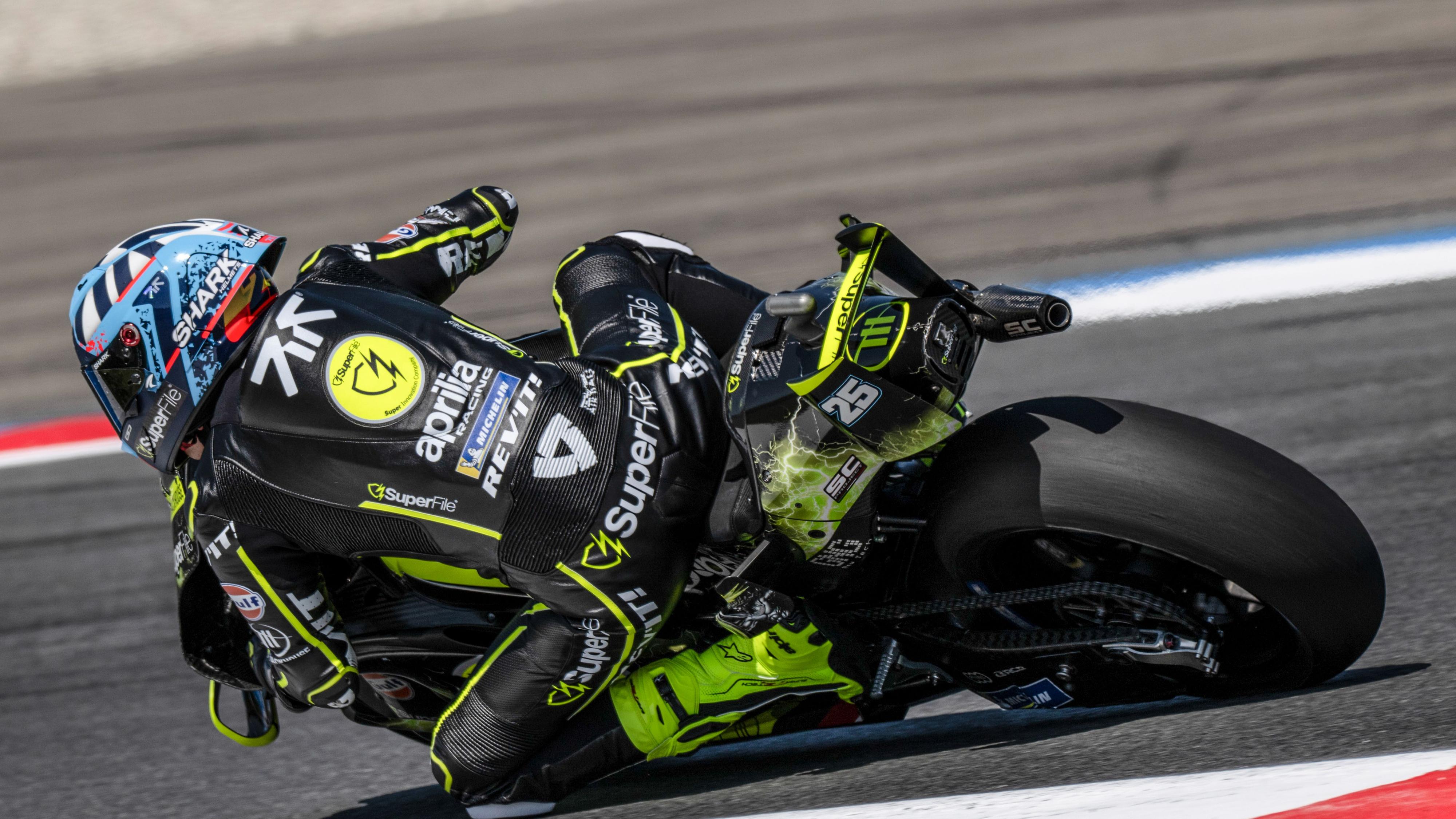 Raúl Fernández celebra su victoria en la sprint del GP de Países Bajos de MotoGP