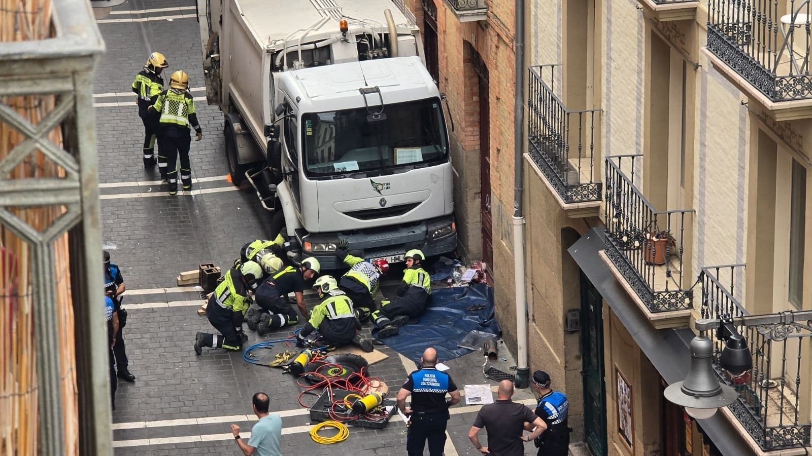 Muere una persona y dos resultan heridas tras ser atropelladas por un camión de la basura en Pamplona