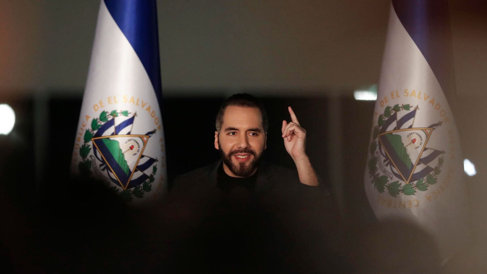 Bukele inscribe su precandidatura para el tercer mandato en El Salvador gracias a la reforma constitucional de 2025