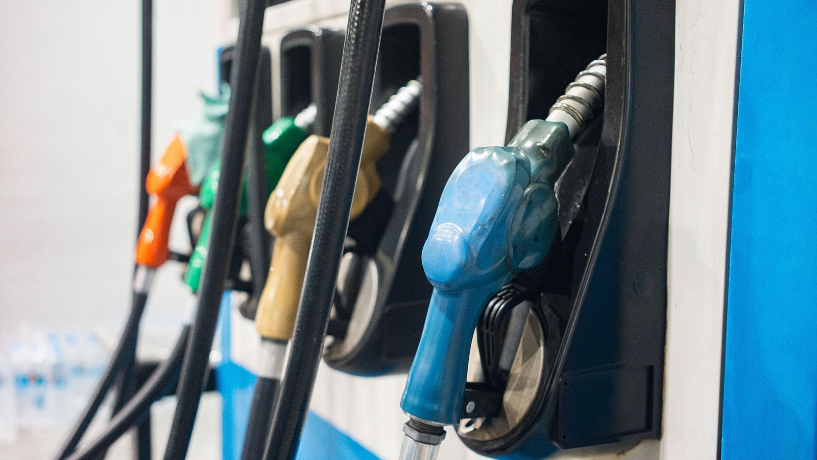 Los precios de los carburantes moderan su escalada por el acuerdo en Oriente Medio
