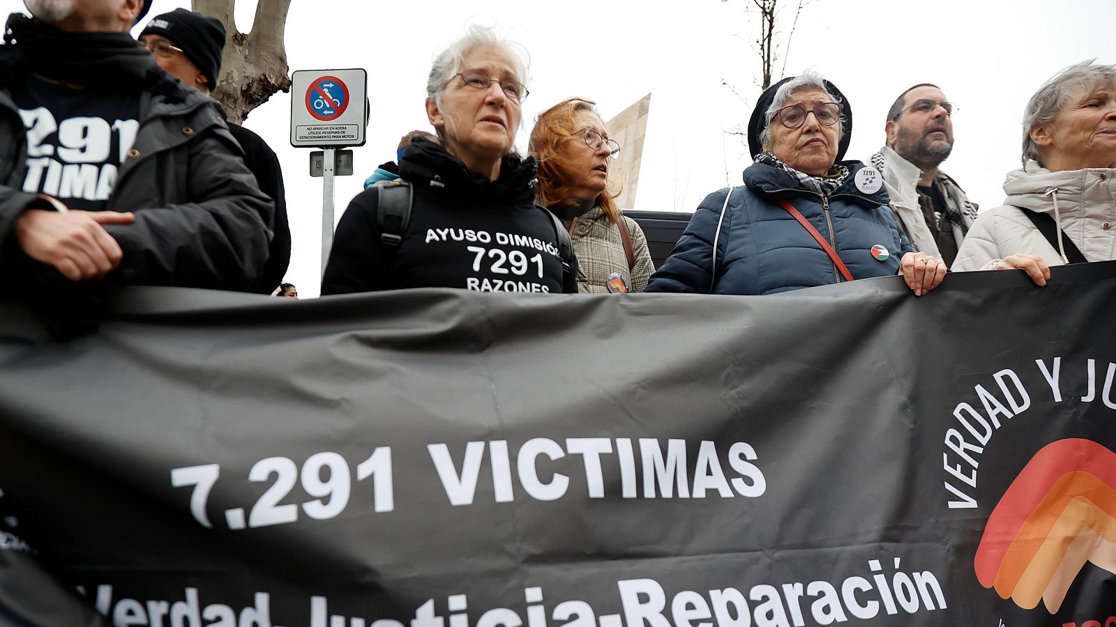 Concentración para pedir justicia por los muertos en residencias en la Comunidad de Madrid durante la pandemia