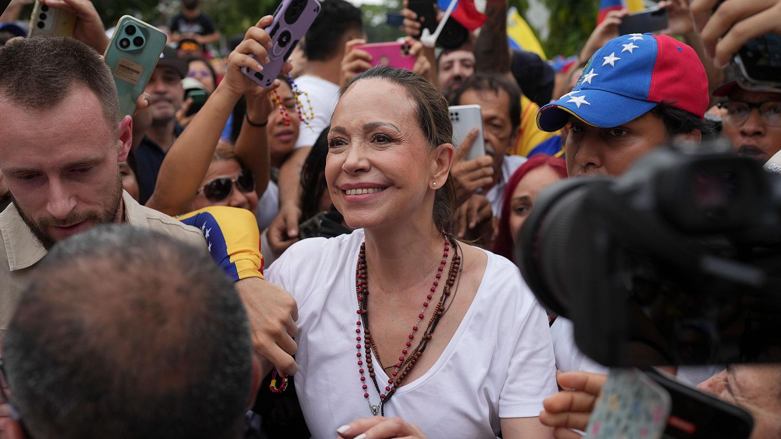 Machado acusa a Delcy Rodríguez de impedirle entrar en Venezuela