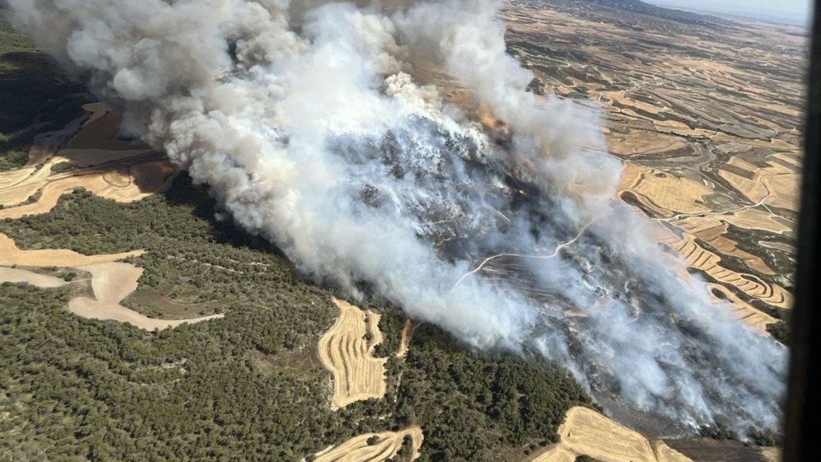 Un incendio en Leciñena, Zaragoza, afecta a entre 400 y 500 hectáreas