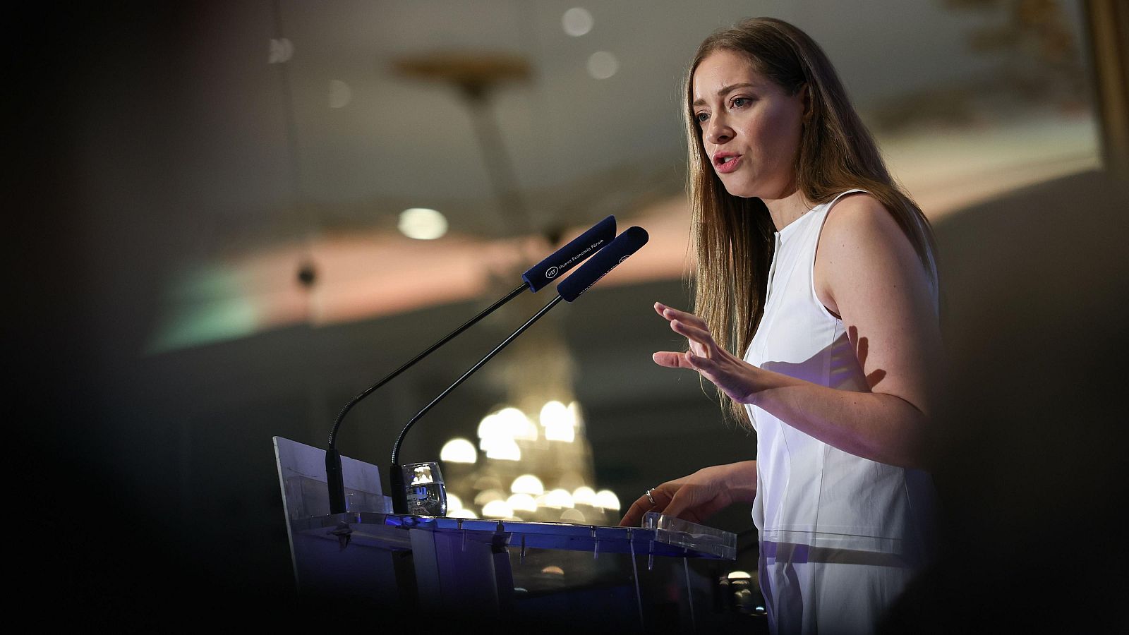 El PP aclara su posición sobre la ley de nietos y carga contra la "opacidad" del Gobierno: "No nos fiamos" La portavoz del PP en el Congreso, Ester Muñoz, durante un desayuno informativo, en el hotel Mandarin Oriental Ritz de Madrid