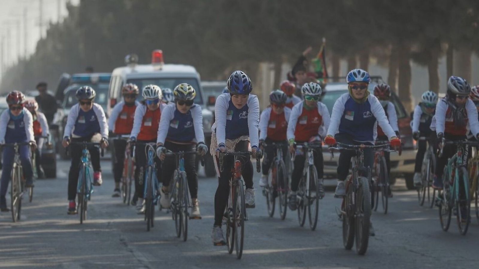 Un arriesgado plan de huida para sacar del Afganistán de los talibanes al equipo nacional femenino de ciclismo