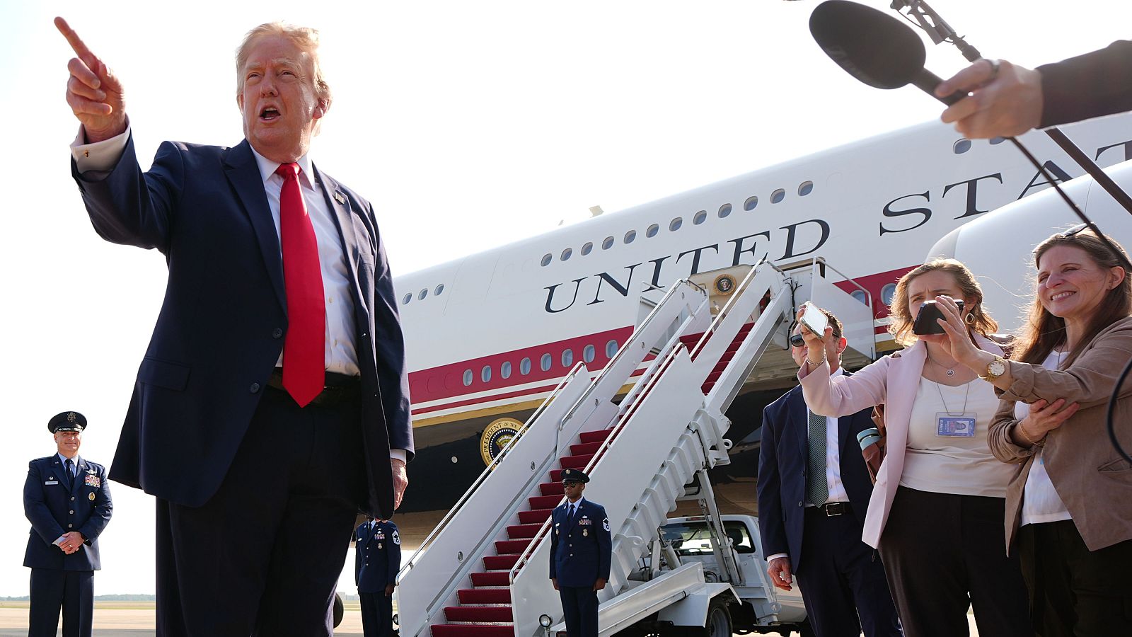 Trump gana más de mil millones de dólares en criptomonedas