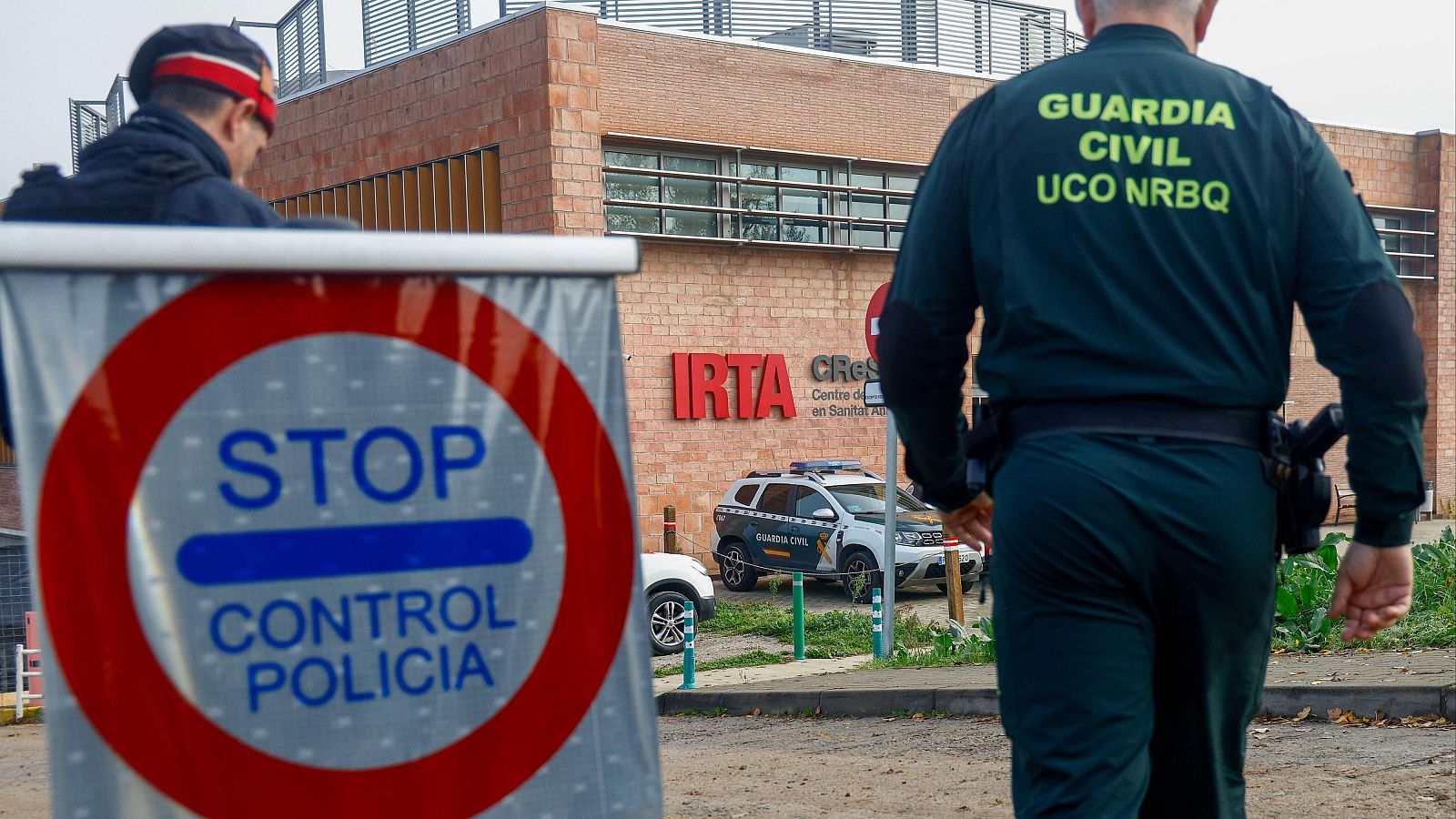 Mossos y Guardia Civil vuelven a registrar el IRTA por el brote de peste porcina.