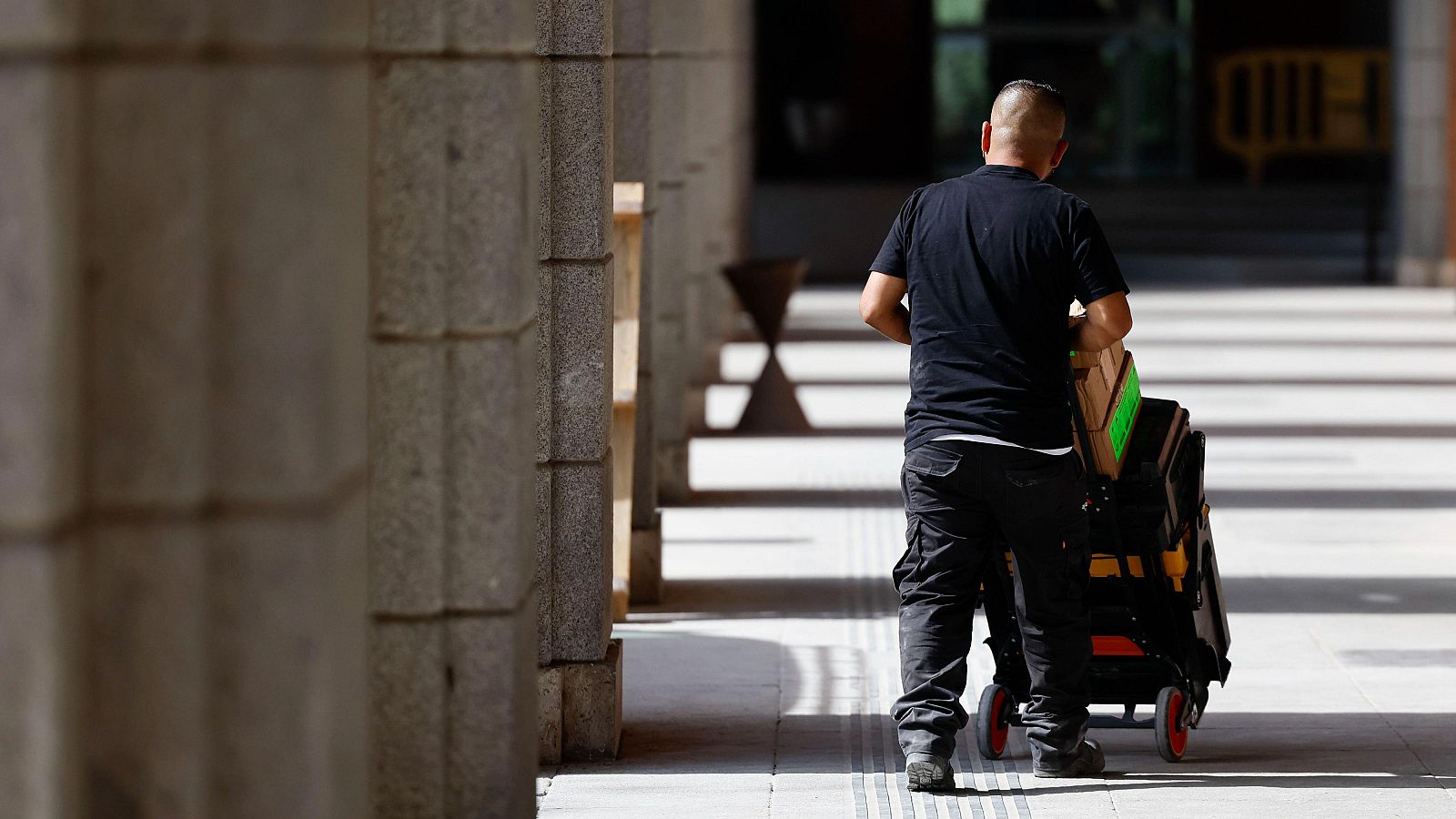España baja de 2,3 millones de parados por primera vez desde enero de 2008 y suma 128.533 afiliados en junio