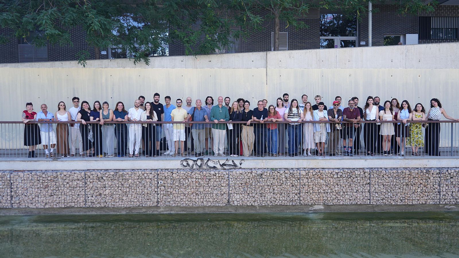 Fotografia de família amb els representants de la cinquena edició de 'Òh!pera'