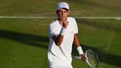 Rafa Jódar remonta en la reanudación ante Pablo Carreño y alcanza la tercera ronda en Wimbledon