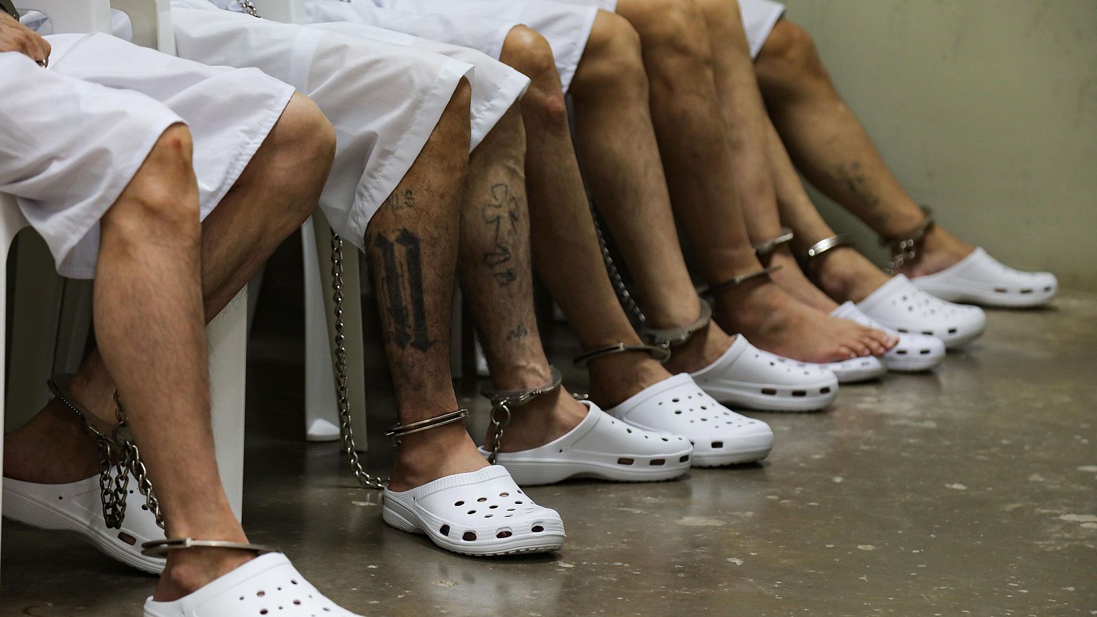 Juicios masivos y un sistema sin garantías para los inocentes en El Salvador