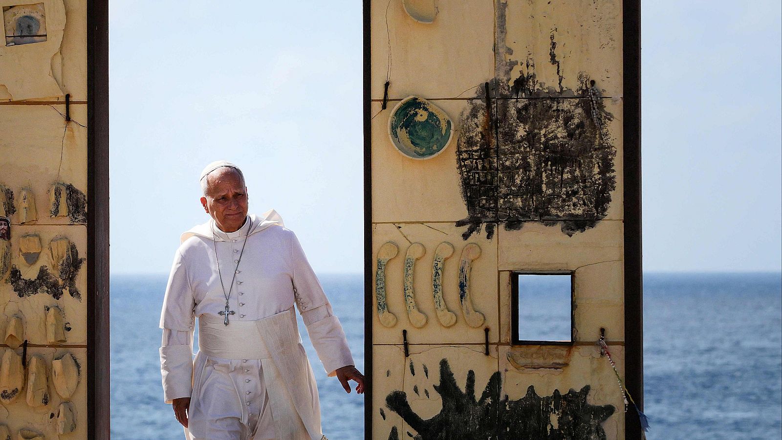El papa visita Lampedusa e inaugura el muelle Francisco al que llegan los inmigrantes rescatados