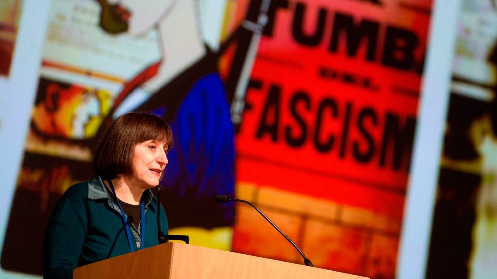 Laura Pérez Vernetti agradediendo el Gran Premio del Salón del Cómic de Barcelona