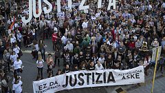 Miles de personas piden "justicia" en Pamplona para los ocho procesados de Alsasua