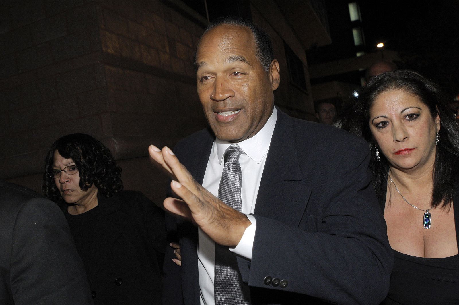 Simpson and his sister Durio arrive for verdict at Clark County Regional Justice Center in Las Vegas