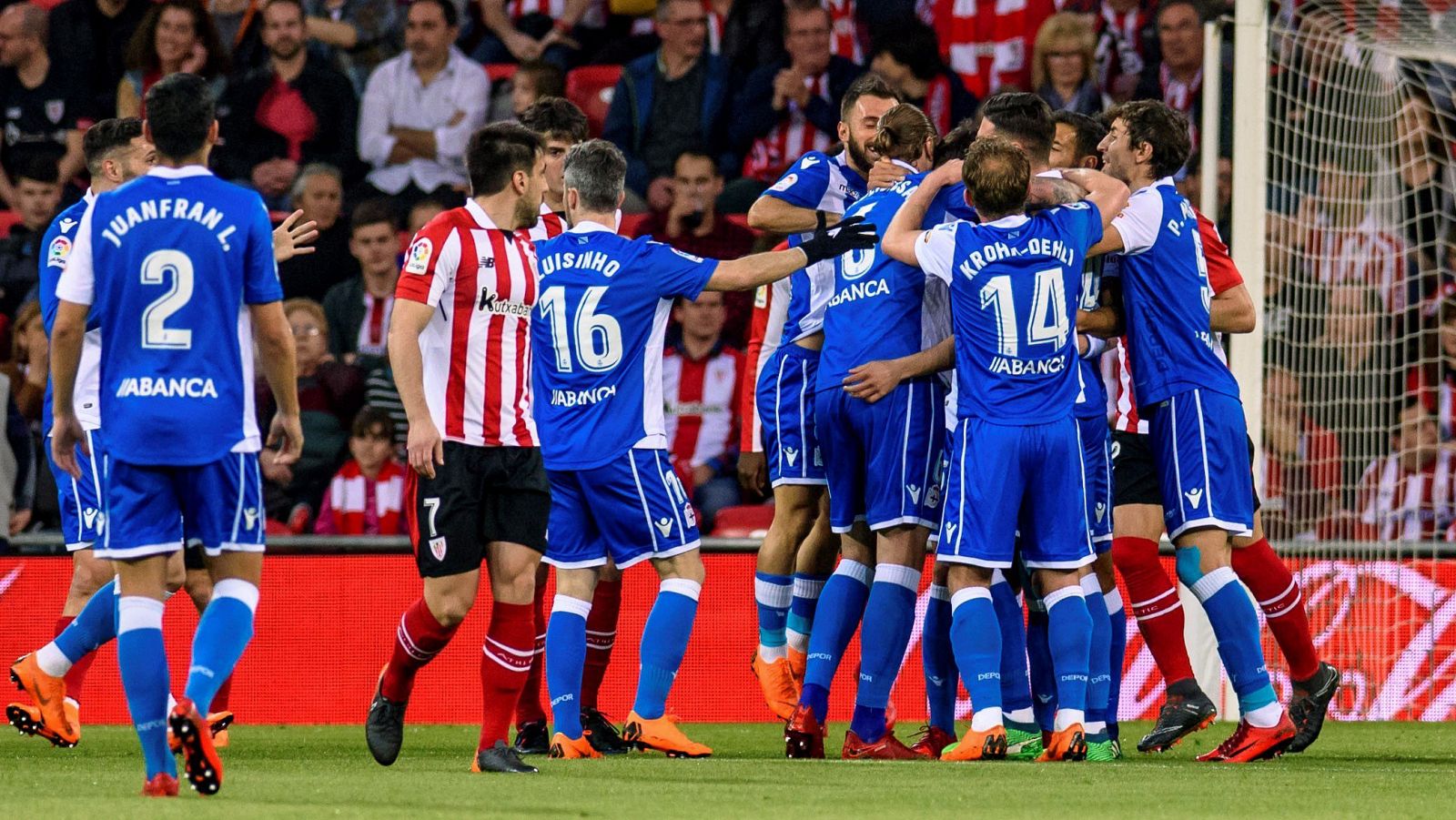 El Deportivo se aferra a la permanencia en San Mamés