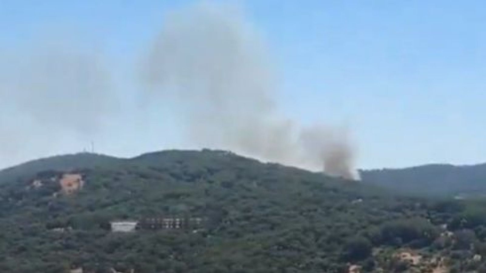Un incendio forestal en Grazalema, Cádiz, obliga a desalojar un hotel y activar la fase de emergencia 1