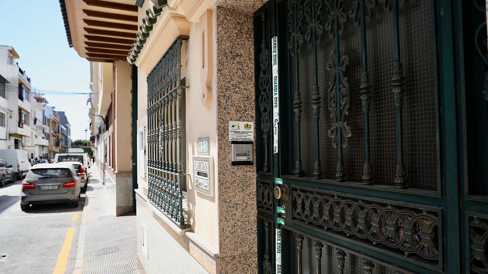 Vivienda de la calle Tulipán de Las Lagunas de Mijas donde se investigan las muertes de dos personas