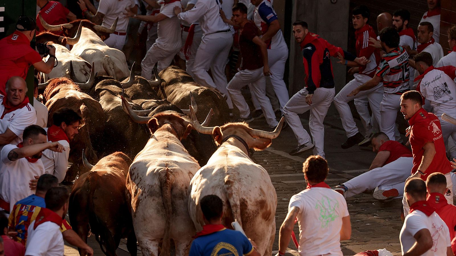 La manada a su paso por la calle Mercaderes