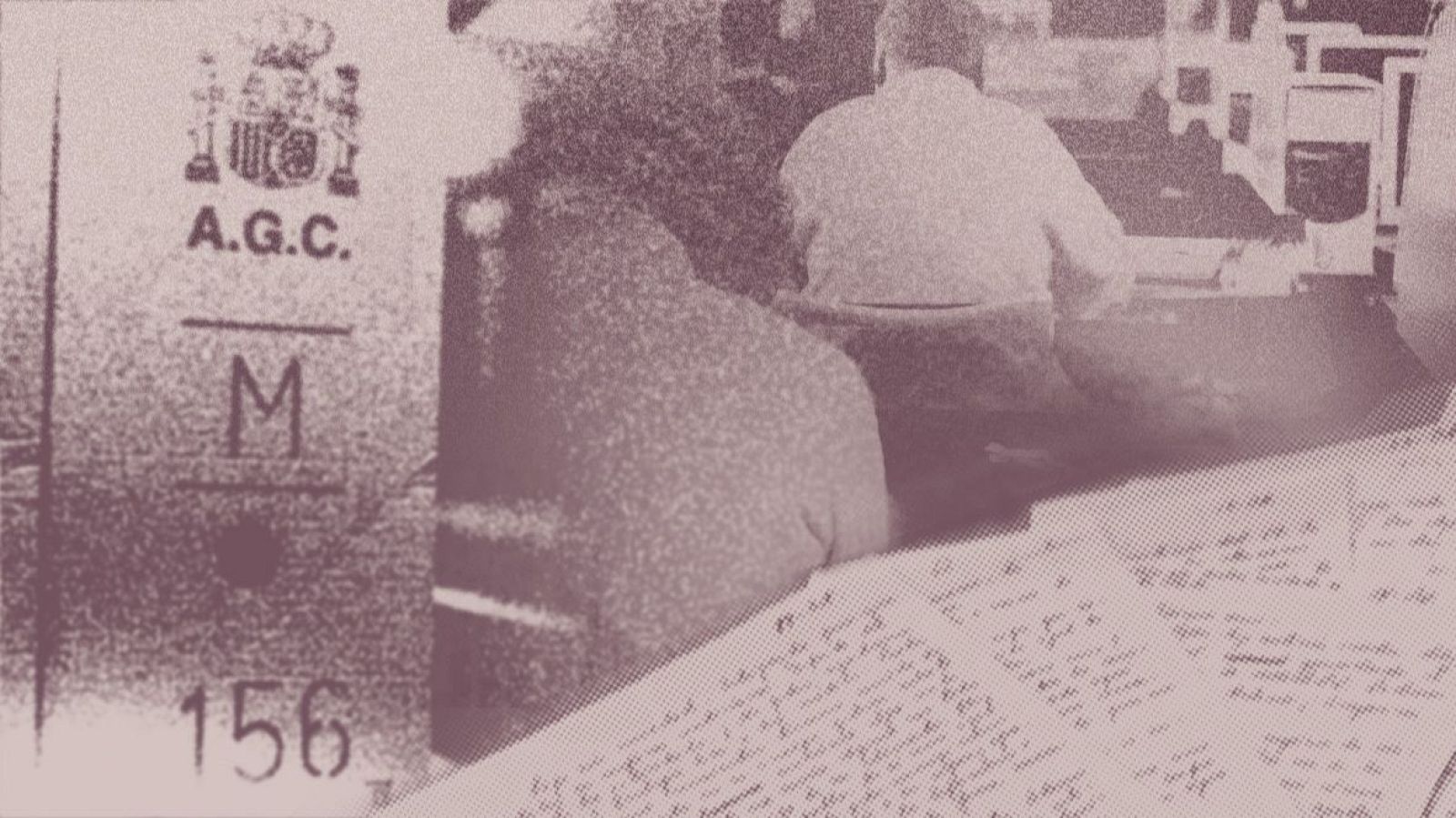 Investigadores en el Centro Documental de la Memoria Histórica, en Salamanca