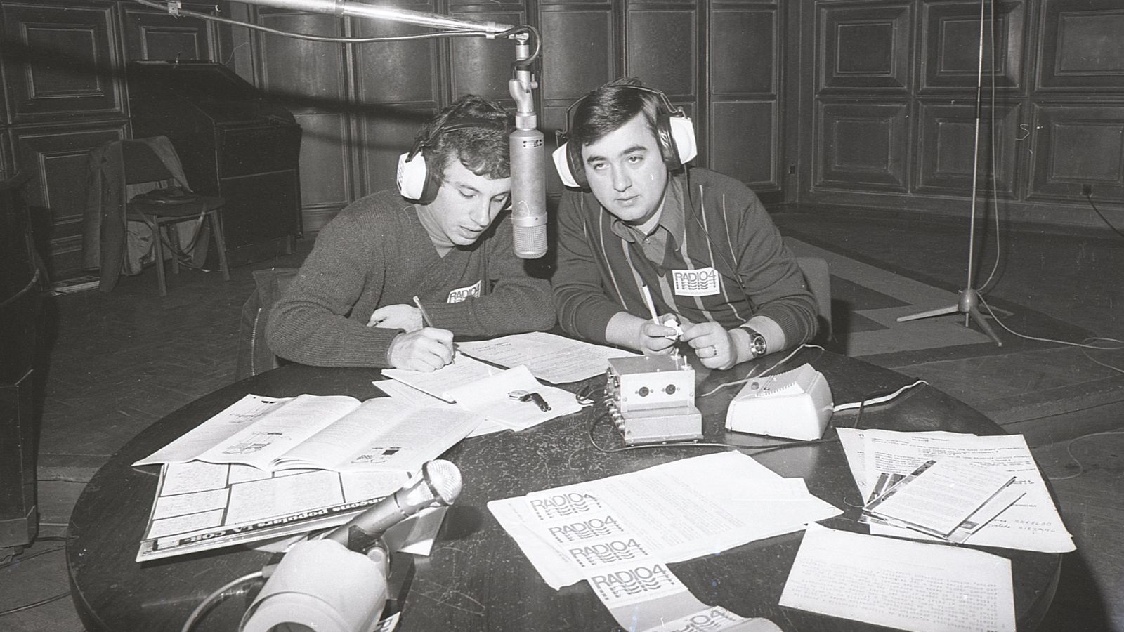 Ràdio 4 fa 50 anys: així va néixer la primera ràdio en català