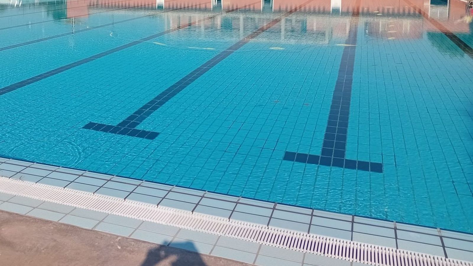 Imagen de archivo de una piscina municipal