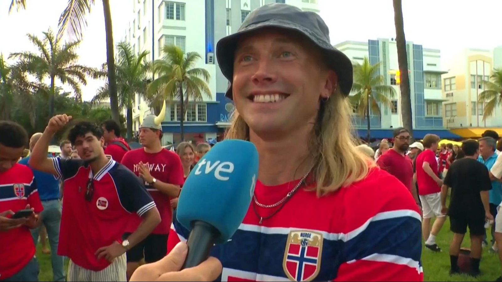 Mr Row Row, aficionado que inventó la famosa coreografía del remo noruego.