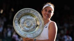 Noskova se repone tras un catastrófico segundo set para ganar a Muchova y levantar su primer Wimbledon