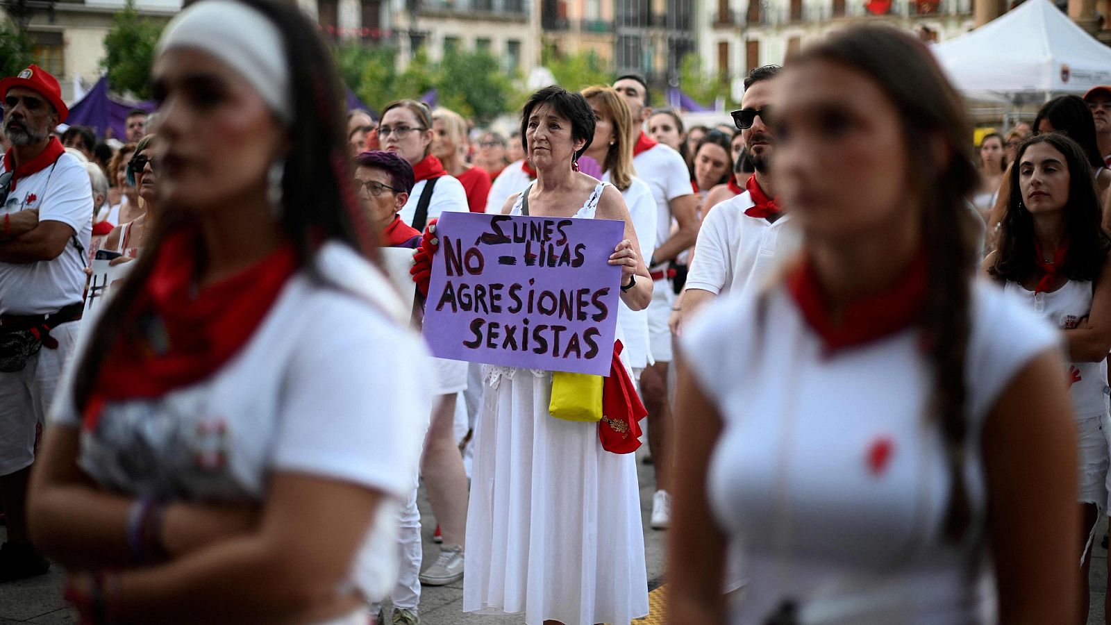 La Plaza del Castillo de Pamplona acoge una concentración contra las agresiones sexuales