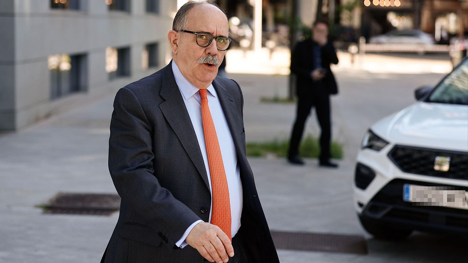 El primer abogado de Ábalos en el caso Koldo reconoce ante el juez Pedraz dos reuniones con Leire Díez El letrado José Aníbal Álvarez, exabogado del que fuera ministro de Transportes José Luis Ábalos, en las inmediaciones de la Audiencia Nacional