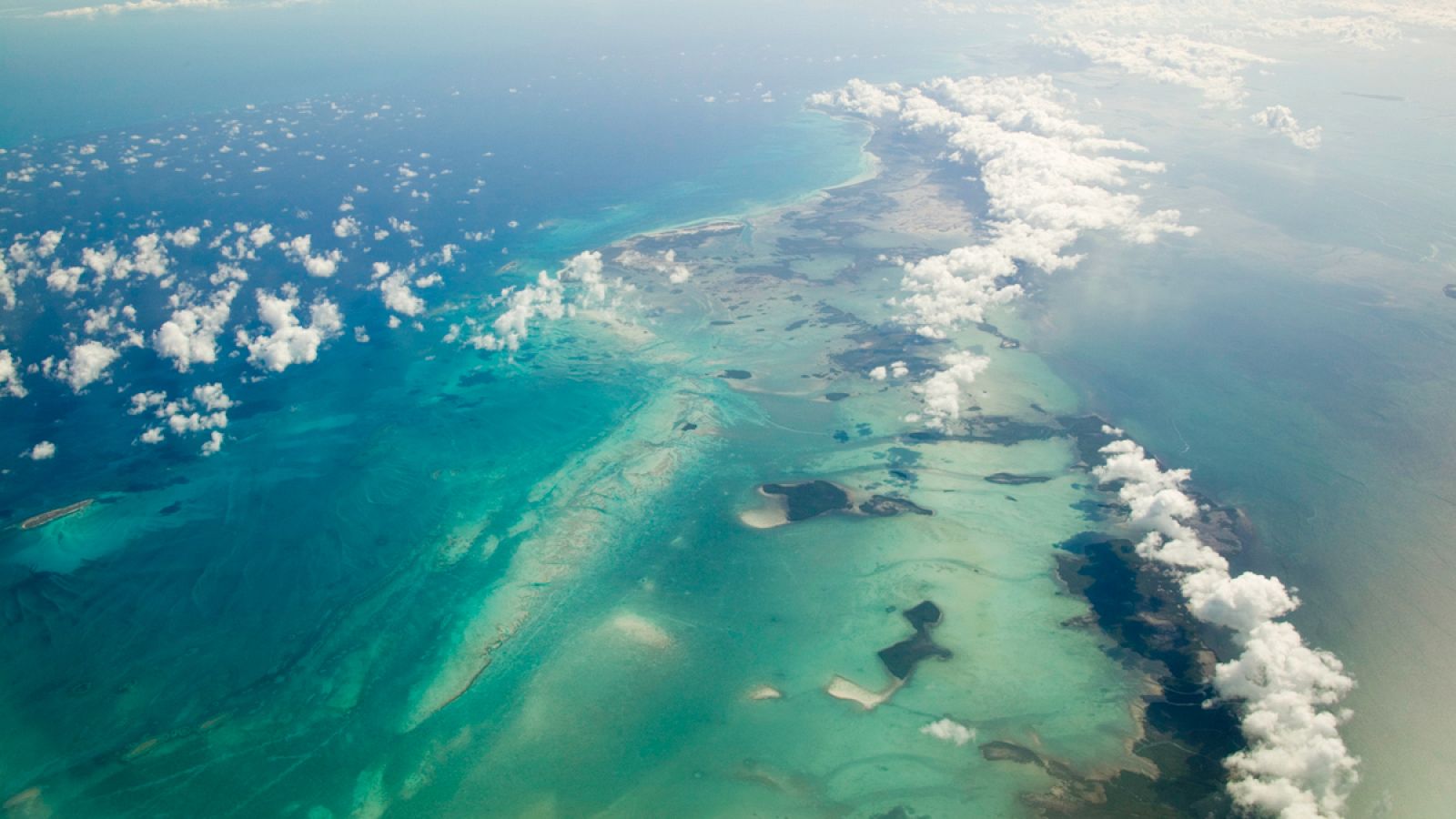 La atmósfera sobre el océano es donde se encuentra el aire más limpio del planeta, al menos en teoría.